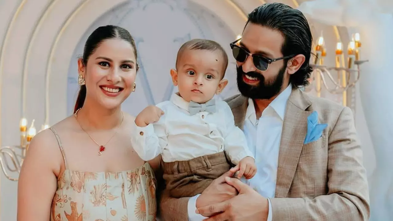 Vikrant Massey ने सेलिब्रेट किया Vardaan का फर्स्ट बर्थडे, एक्टर ने बेटे का फेस किया रिवील
