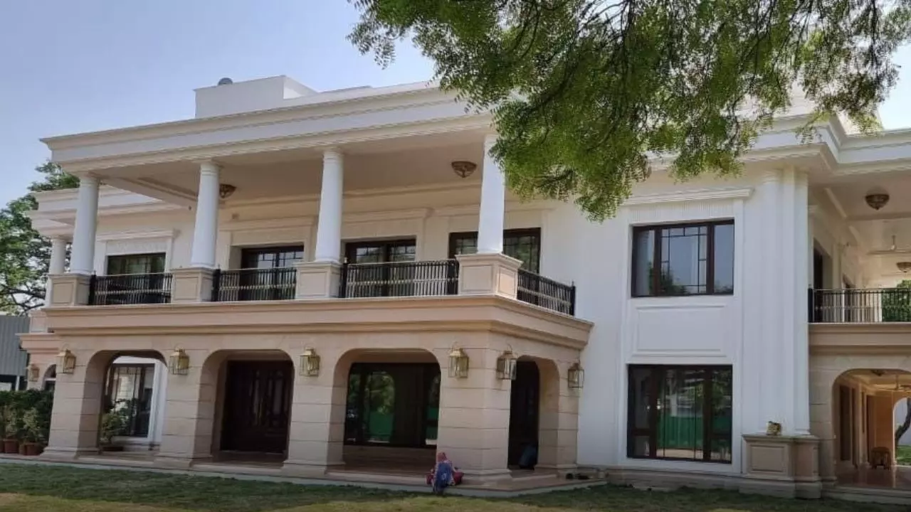 शीश महल पर तो कर लिया बवाल! अब दिल्ली में कहां रहेंगे बीजेपी के नए सीएम साहब?
