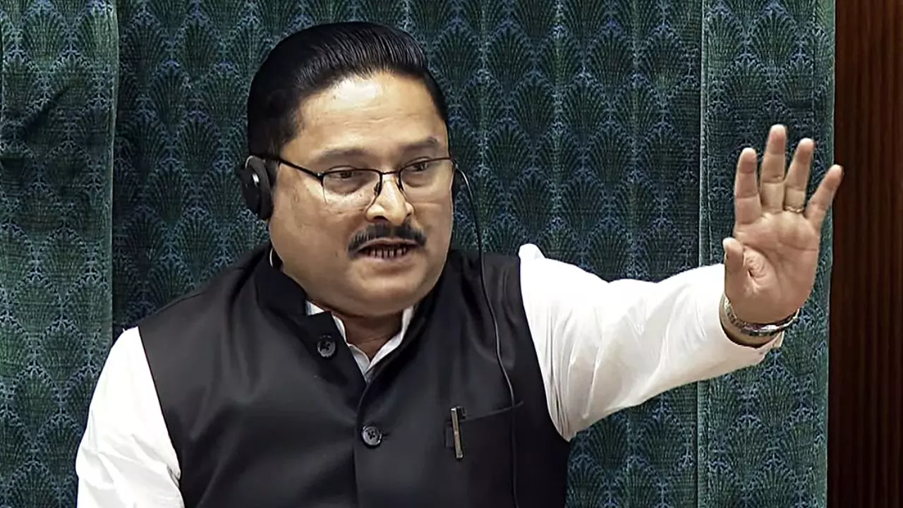 चीन का बांध बन सकता असम के लिए मुसीबत? भाजपा सांसद ने सरकार से की ये अपील चीन का बांध बन सकता असम के लिए मुसीबत? भाजपा सांसद ने सरकार से की ये अपील