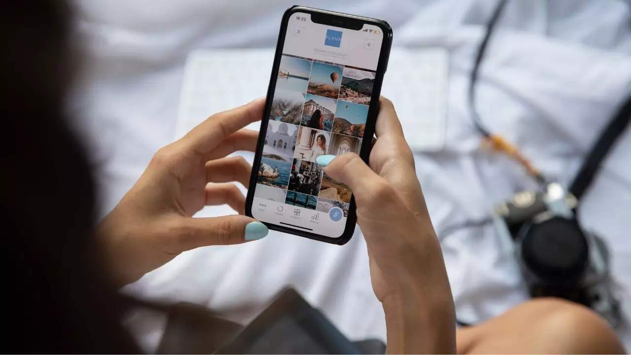 राजस्थान में महिलाओं को मिल रहा Free Smartphone, CM भजनलाल की स्कीम में ऐसे करें अप्लाई राजस्थान में महिलाओं को मिल रहा Free Smartphone, CM भजनलाल की स्कीम में ऐसे करें अप्लाई