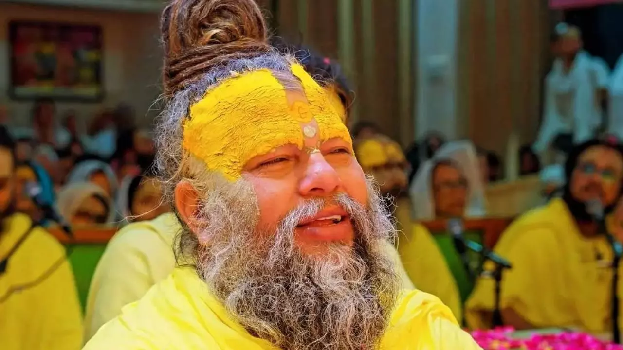 90 साल की महिला ने खोला प्रेमानंद महाराज से जुड़ा राज़, लंबे बाल और फकीरों जैसा था हाल