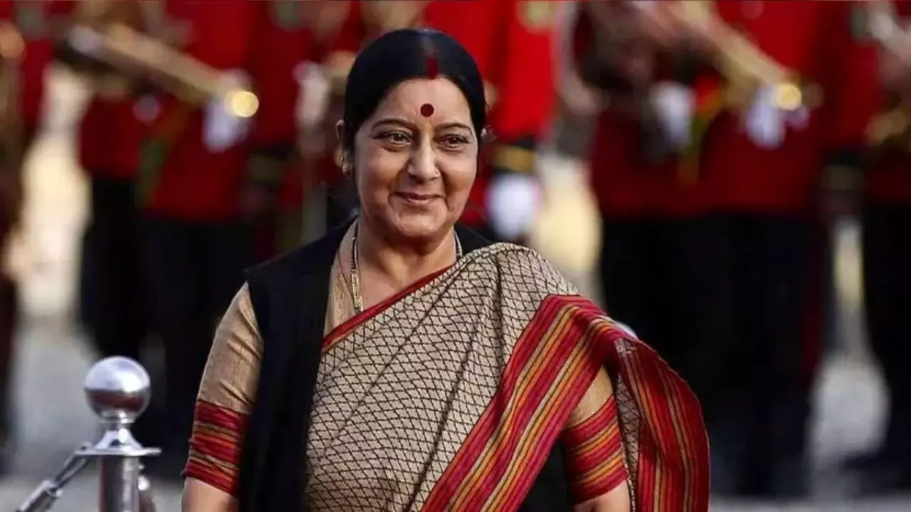 जेल में कन्नड़ सीखने से लेकर दिल्ली की सीएम तक, पढ़ें सुषमा स्वराज के अनसुने किस्से