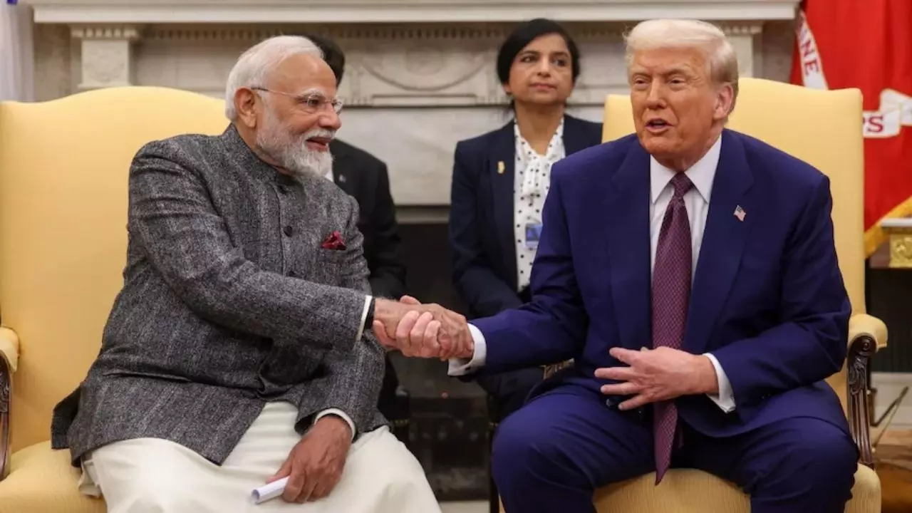 दो पुराने दोस्तों की गुफ्तगू देख रहा सारा जमाना! पढ़ें मोदी और ट्रंप के बीच किन- किन मुद्दों पर बनी बात दो पुराने दोस्तों की गुफ्तगू देख रहा सारा जमाना! पढ़ें मोदी और ट्रंप के बीच किन- किन मुद्दों पर बनी बात