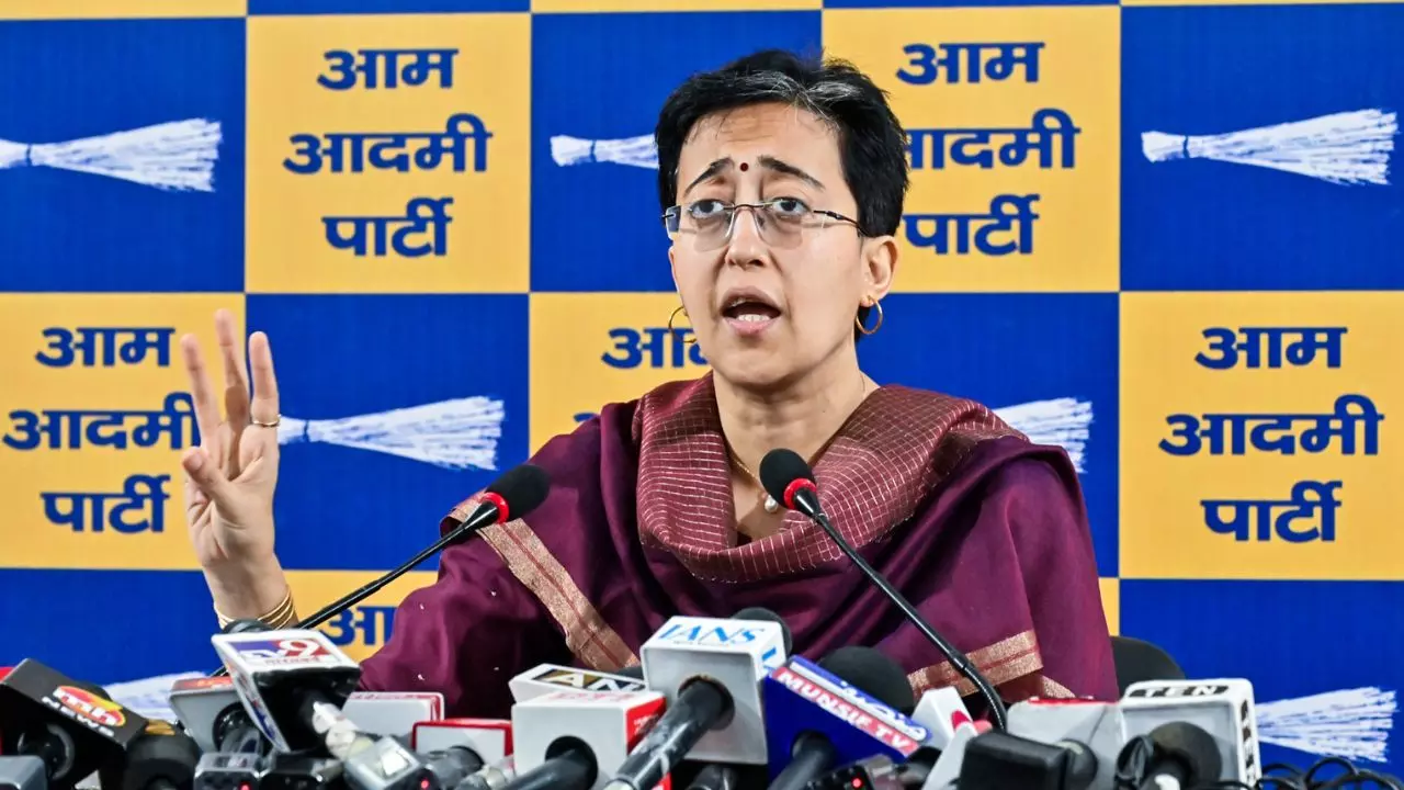 चुनाव जीत गई, वादे पूरे करने का इरादा नहीं, लूटने की लगी होड़; BJP पर बरसीं आतिशी