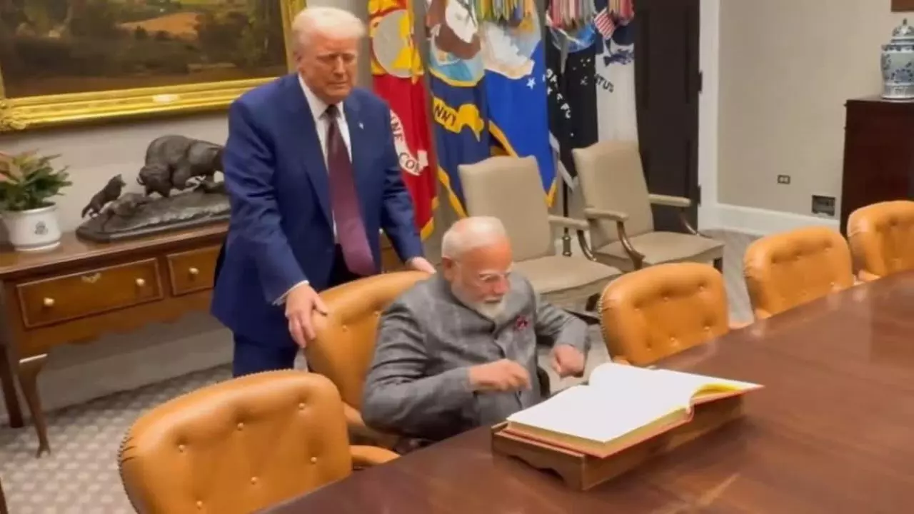 भौकाल देखो... पीएम मोदी ने ट्रंप से लगवाई कुर्सी, अमेरिकी यात्रा का Video हुआ वायरल