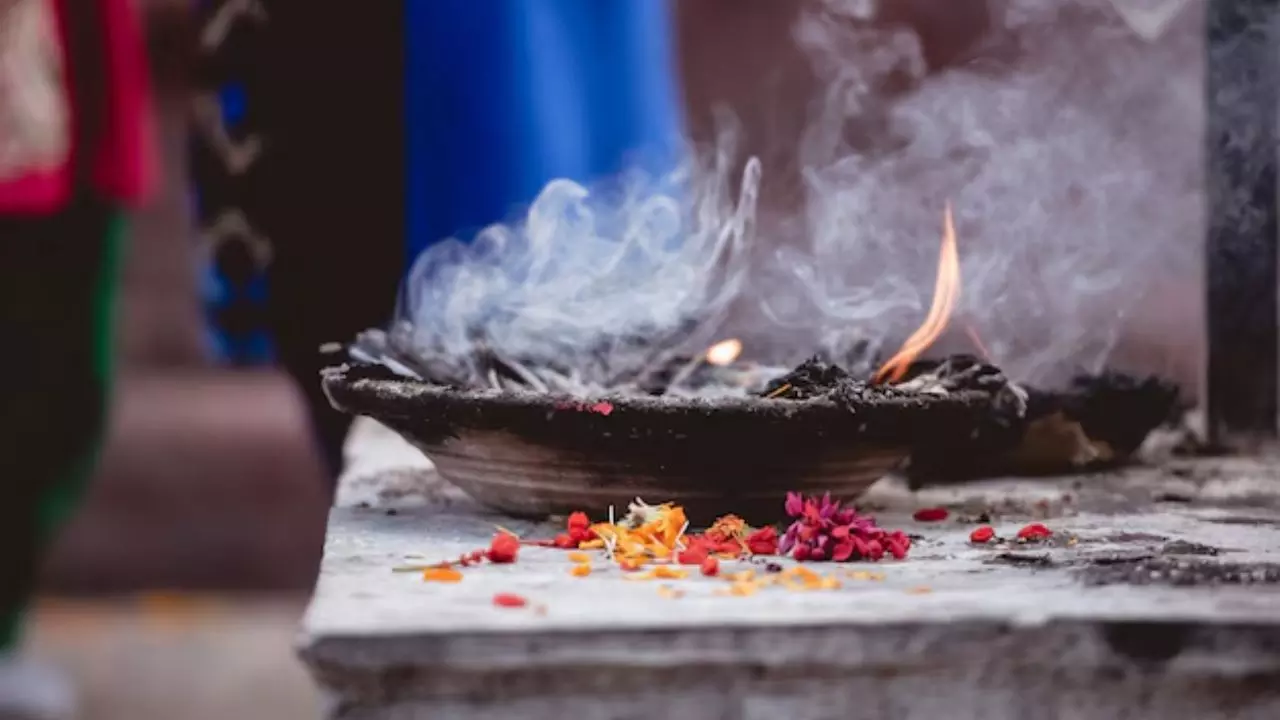 महाकुंभ भगदड़ में हुई थी मौत, अपनी ही 13वीं के दिन घर पहुंचा शख्‍स; कहा - ज्‍यादा गांजा पीकर...