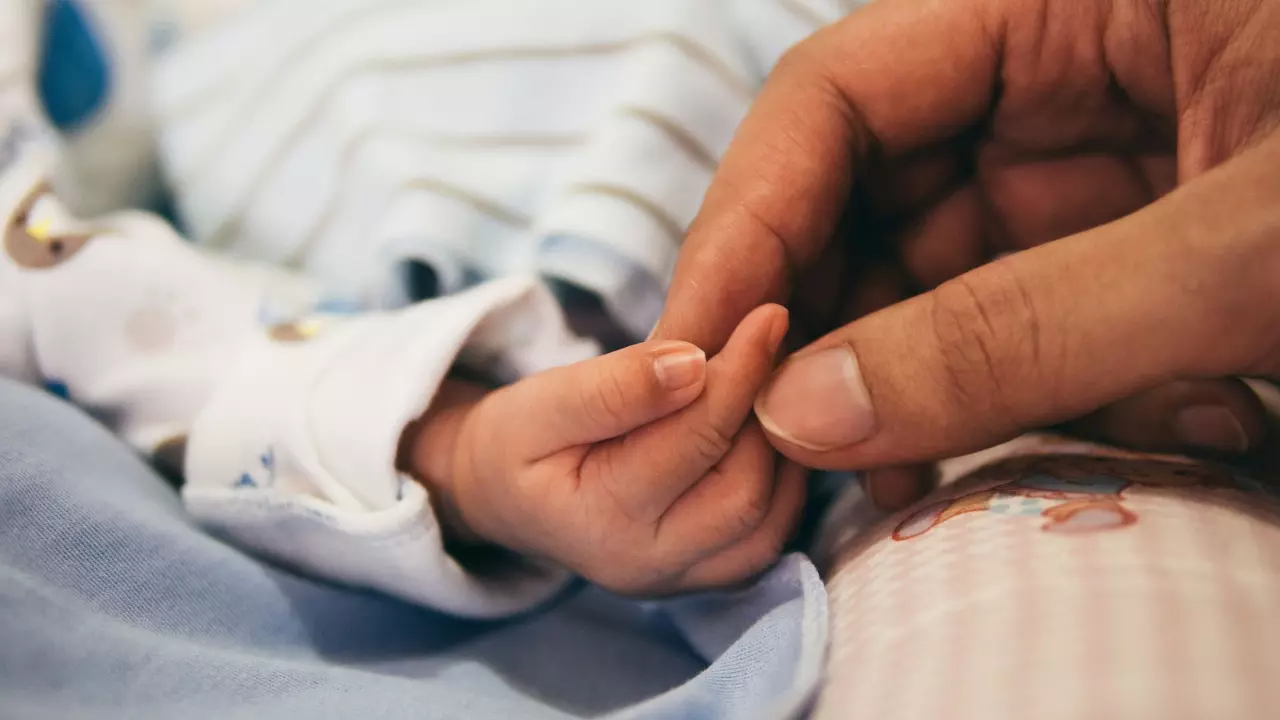 बेरहम दादी ने पहले पोती का काटा गला, फिर डस्टबिन में फेंका, डॉक्टरों ने दिया नवजात को जीवनदान