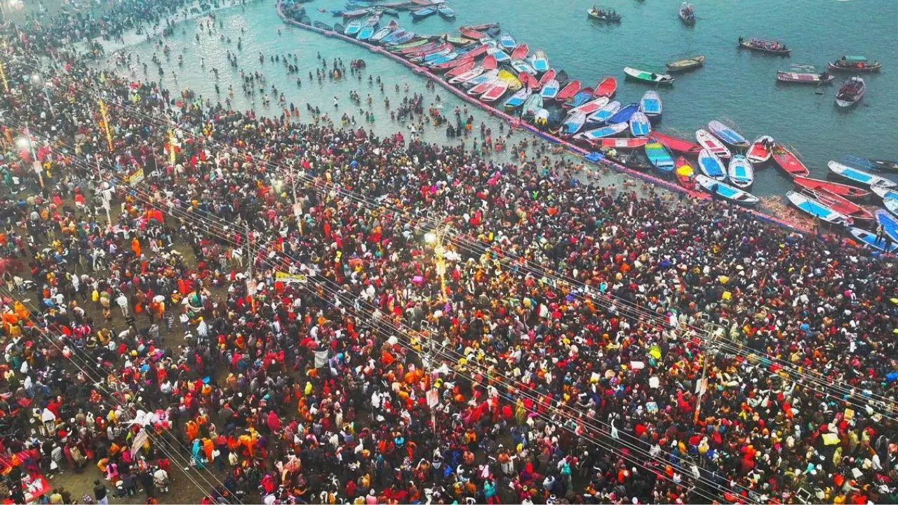 महाकुंभ जाने के लिए गजब का जुनून! किसी ने चलाई 675 KM साइकिल तो कोई 248 KM नाव से पहुंचा