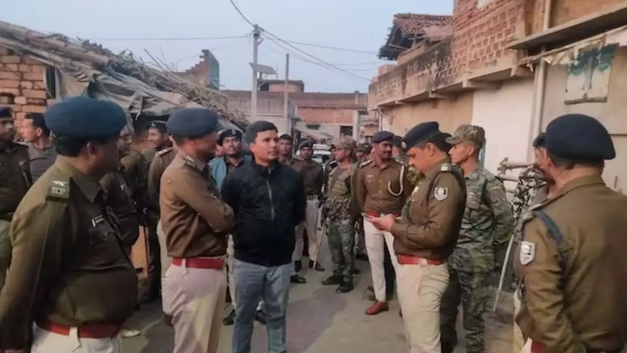 बिहार के जमुई में बवाल! हनुमान चालीसा पाठ से लौट रहे लोगों पर पथराव, इंटरनेट बंद