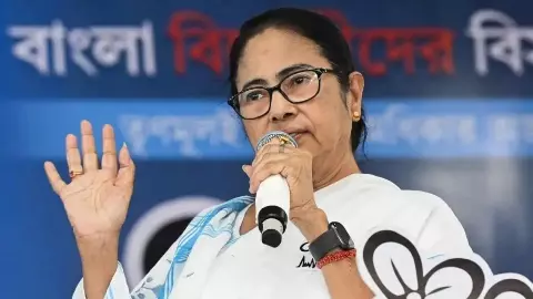 बंगाल चुनाव से पहले दीदी के 10 वादे, महिलाओं- युवाओं और किसानों के लिए TMC के घोषणा पत्र में क्या-क्या? बंगाल चुनाव से पहले दीदी के 10 वादे, महिलाओं- युवाओं और किसानों के लिए TMC के घोषणा पत्र में क्या-क्या?