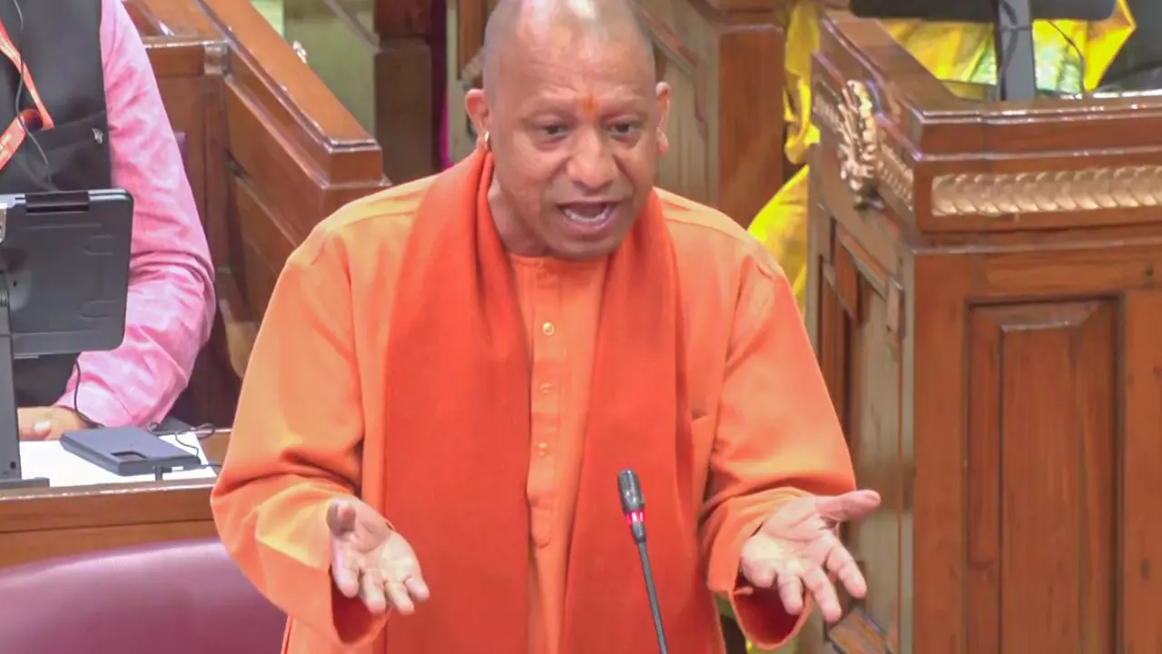 क्या महाकुंभ का प्रचार करना गुनाह? योगी ने विधानसभा में विपक्ष को चुन- चुन कर धोया, दिया हर सवाल का जवाब क्या महाकुंभ का प्रचार करना गुनाह? योगी ने विधानसभा में विपक्ष को चुन- चुन कर धोया, दिया हर सवाल का जवाब