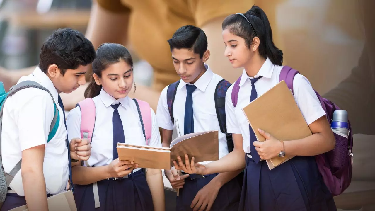 CBSE की साल में दो बार बोर्ड एग्जाम कराने की प्लानिंग, जानें क्या कहता है NEP नियम?