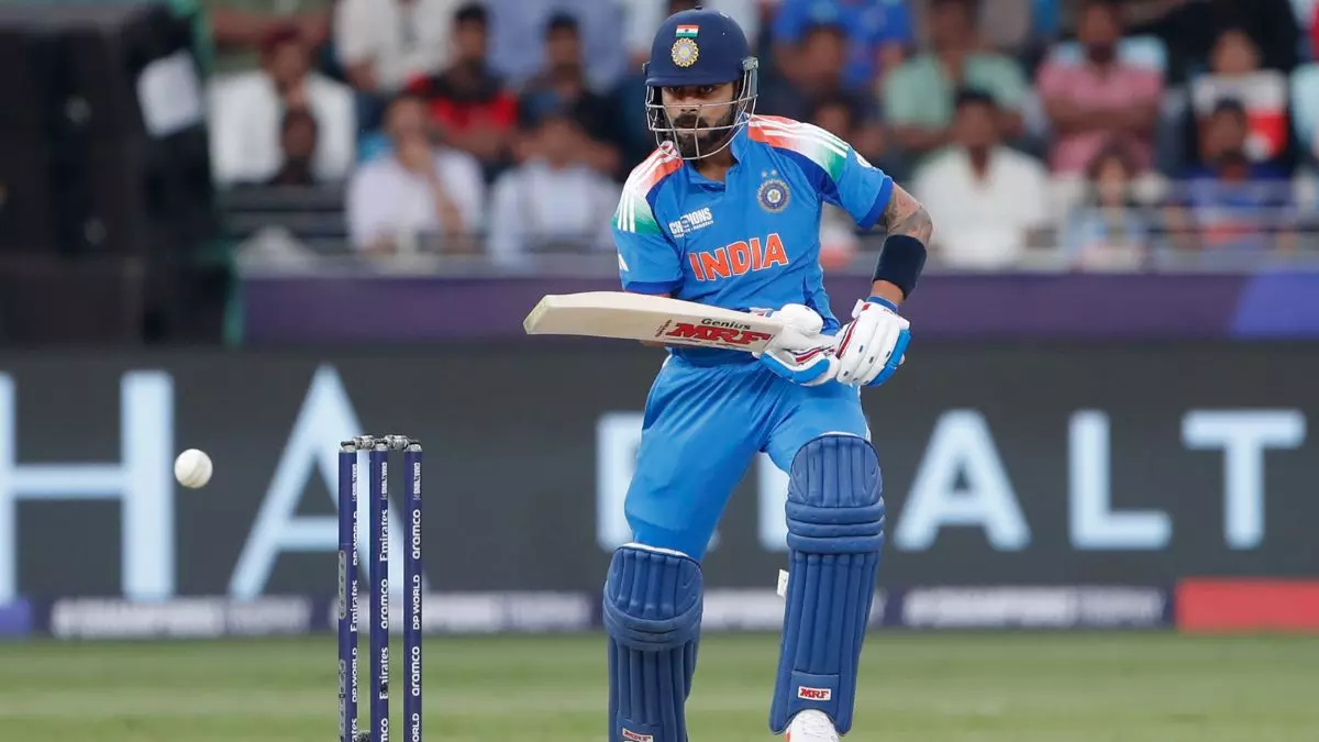 आखिर कब तक? लेग स्पिनर के सामने नहीं टिक पा रहे विराट कोहली, 5 पारियों में 5 बार हो चुके आउट आखिर कब तक? लेग स्पिनर के सामने नहीं टिक पा रहे विराट कोहली, 5 पारियों में 5 बार हो चुके आउट
