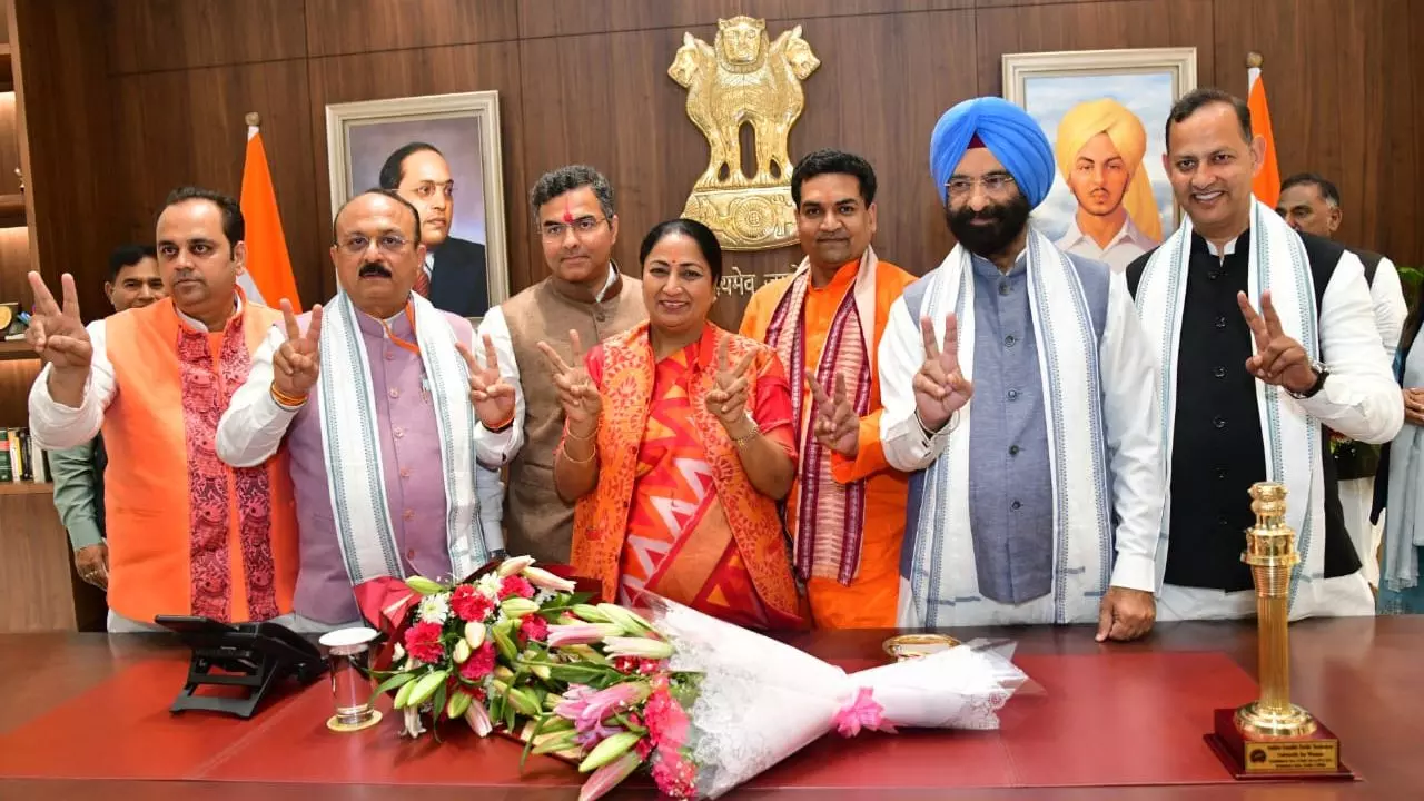 कौन कितना पढ़ा लिखा, किसपर कितने क्रिमिनल केस? पढ़ें सीएम रेखा गुप्ता के मंत्रिमंडल का लेखा जोखा कौन कितना पढ़ा लिखा, किसपर कितने क्रिमिनल केस? पढ़ें सीएम रेखा गुप्ता के मंत्रिमंडल का लेखा जोखा