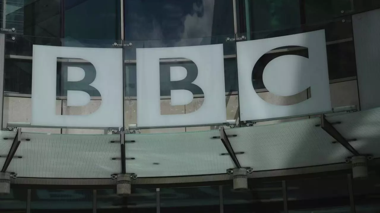 BBC इंडिया पर ED ने क्यों लगाया 3.44 करोड़ का जुर्माना? तीन डायरेक्टरों पर भी हुई कार्रवाई BBC इंडिया पर ED ने क्यों लगाया 3.44 करोड़ का जुर्माना? तीन डायरेक्टरों पर भी हुई कार्रवाई