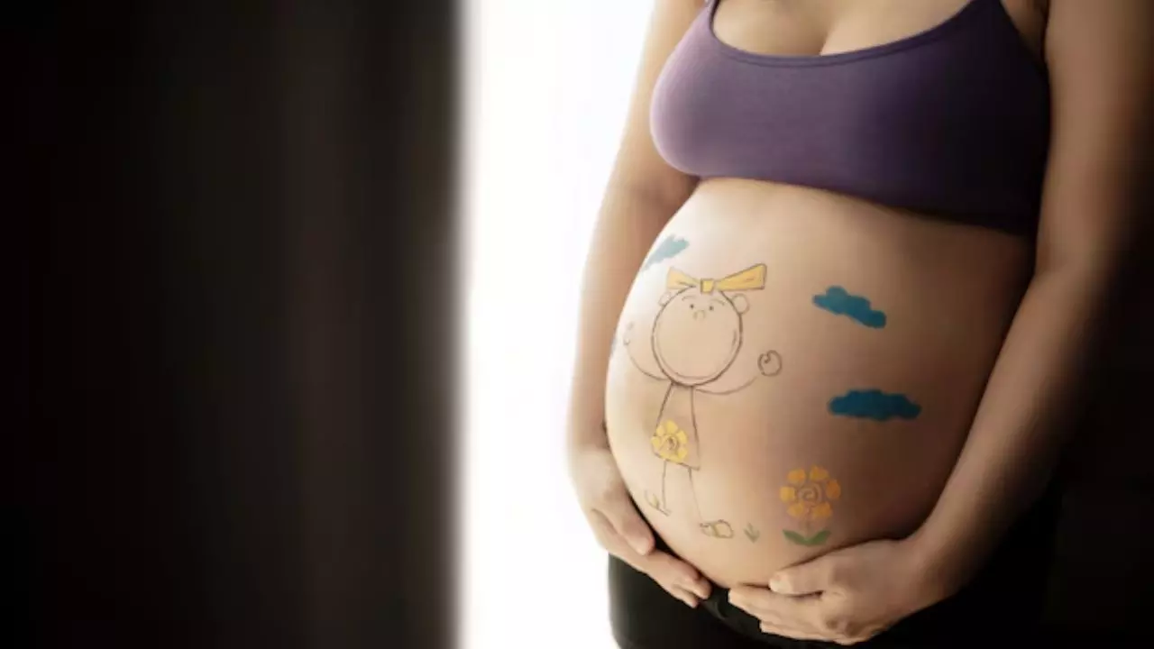 मां बनने की थी खुशी, डिलीवरी के बाद बच्‍चे को देख चौंक गई महिला; IVF क्लिनीक पर कर डाला केस