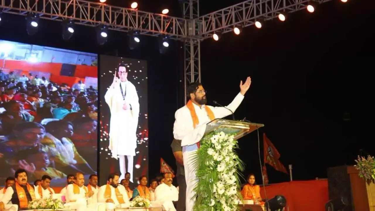 शोले के जेलर हैं उद्धव, फडणवीस के साथ है फेवीकॉल का जोड़; डिप्टी सीएम ने मतभेद की बातों को किया खारिज