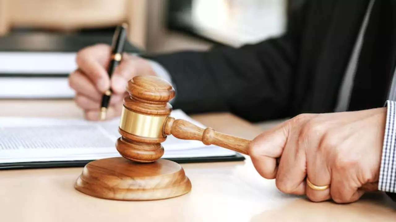 रेप के आरोप में नेता के घर पर चला था बुल्डोजर, चार साल बाद हुआ बरी, अब कौन देगा छत?