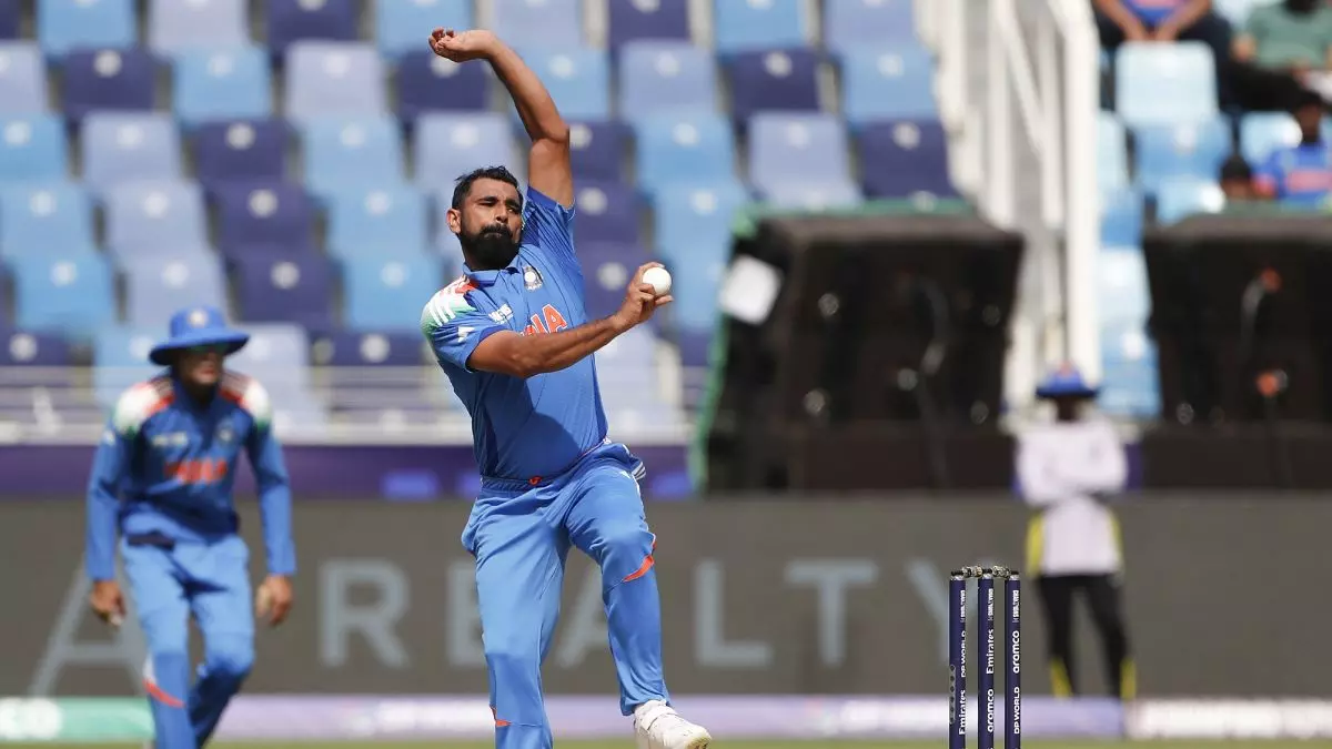 5 वाइड, 11 गेंदों का ओवर... शमी के नाम दर्ज हुआ अनचाहा रिकॉर्ड; बुमराह को छोड़ा पीछे