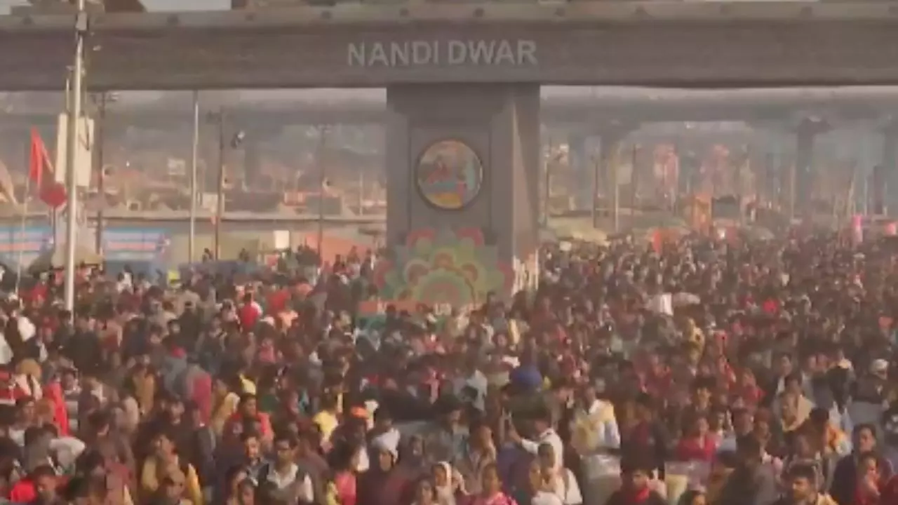 प्रयागराज की सड़कों पर जाम! घाटों पर उमड़ी भीड़; महाकुंभ में महाशिवरात्रि को लेकर क्या है तैयारी?