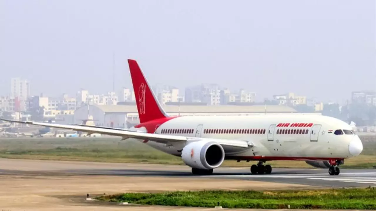 निशाने पर Air India! सीट टूटी थी या झुकी, क्‍या नई तरह की सीट के फीचर नहीं समझ पाए शिवराज सिंह?