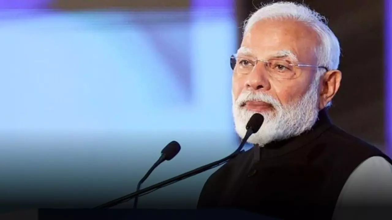 क्या मोटापा बढ़ा रहा नेताओं की टेंशन! PM मोदी को मांगनी पड़ी इन सेलिब्रिटीज से मदद