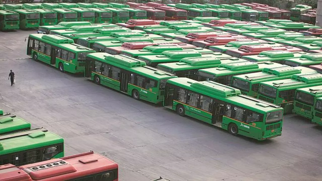 बेनकाब होंगे केजरीवाल! फ्री की रेवड़ी ने बढ़ाया DTC का करोड़ों का घाटा, CAG की रिपोर्ट ने खोली पोल बेनकाब होंगे केजरीवाल! फ्री की रेवड़ी ने बढ़ाया DTC का करोड़ों का घाटा, CAG की रिपोर्ट ने खोली पोल