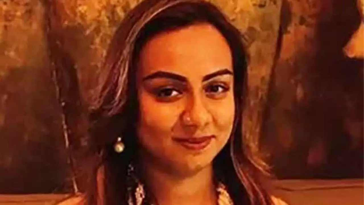 हाईवे पर शराब के नशे में छेड़छाड़, मनचलों ने कार को कई बार मारी टक्कर, इवेंट मैनेजर लड़की की मौत हाईवे पर शराब के नशे में छेड़छाड़, मनचलों ने कार को कई बार मारी टक्कर, इवेंट मैनेजर लड़की की मौत