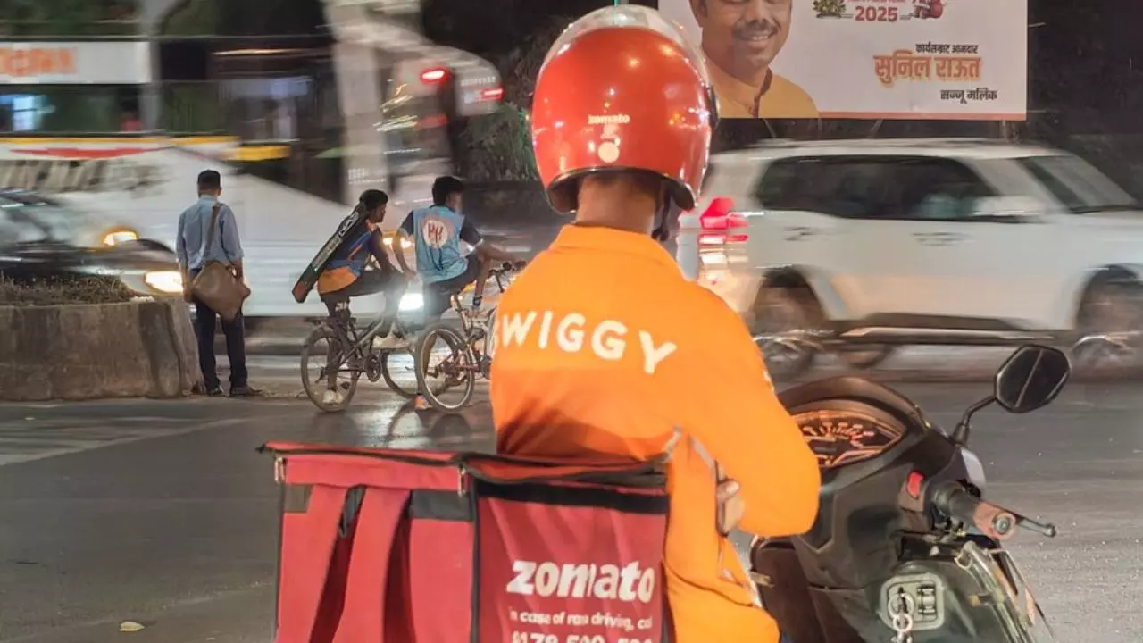 Can I Suck Your....! स्विगी के डिलीवरी एजेंट पर लगा हैरेसमेंट का आरोप, कंपनी ने लिया ये एक्शन Can I Suck Your....! स्विगी के डिलीवरी एजेंट पर लगा हैरेसमेंट का आरोप, कंपनी ने लिया ये एक्शन