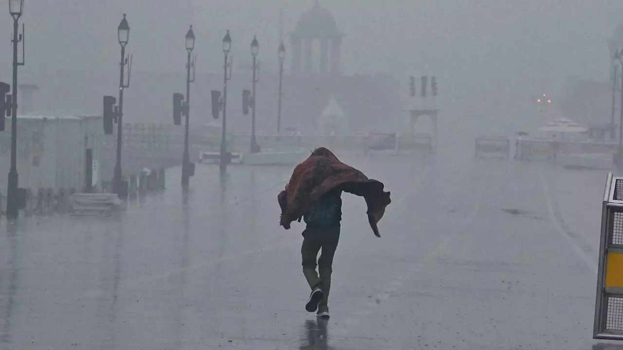 दिल्ली-NCR में कभी धूप तो कभी बादल! IMD ने उत्तर भारत के राज्यों के लिए जारी किया बारिश का अलर्ट