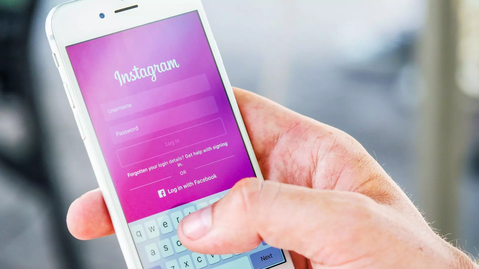 कुछ तो गड़बड़ है? Instagram में सेंसिटिव और हिंसक कंटेंट फीड से परेशान हुए यूजर्स कुछ तो गड़बड़ है? Instagram में सेंसिटिव और हिंसक कंटेंट फीड से परेशान हुए यूजर्स