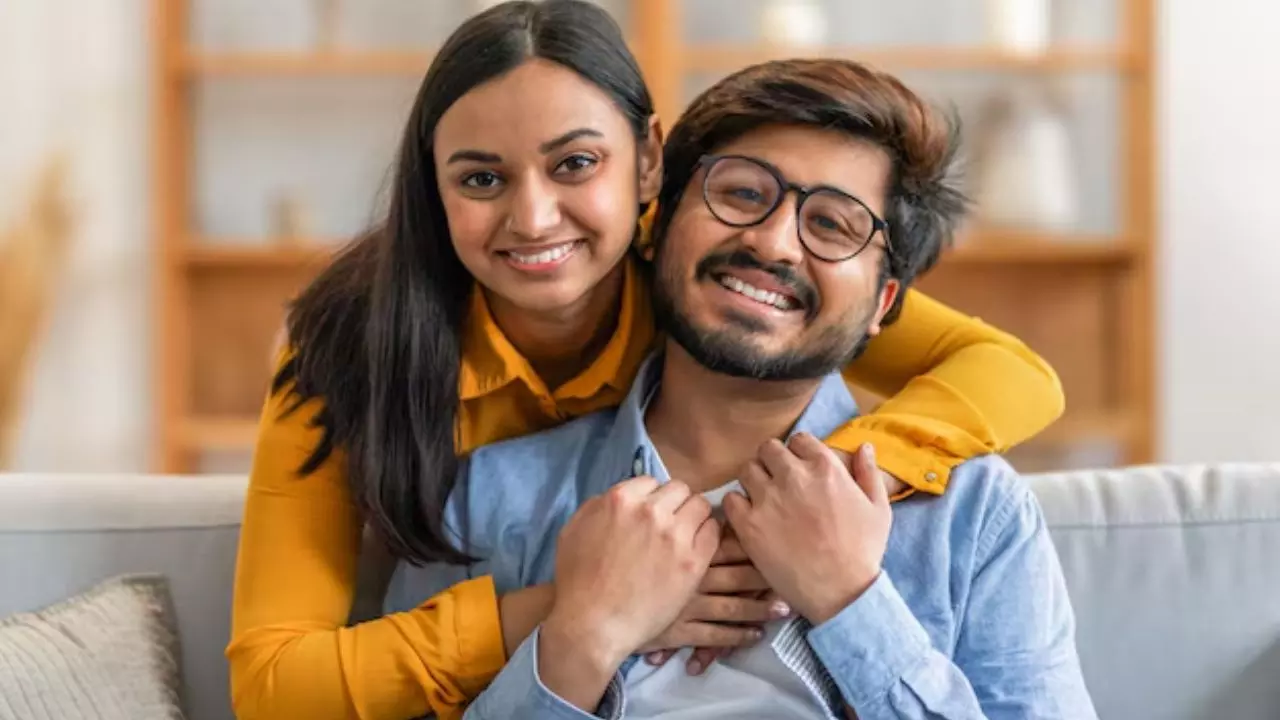 सुस्त पड़ गई है रोमांटिक रिलेशनशिप की गाड़ी? ध्यान में रखें ये 4 कम्यूनिकेशन स्किल्स सुस्त पड़ गई है रोमांटिक रिलेशनशिप की गाड़ी? ध्यान में रखें ये 4 कम्यूनिकेशन स्किल्स