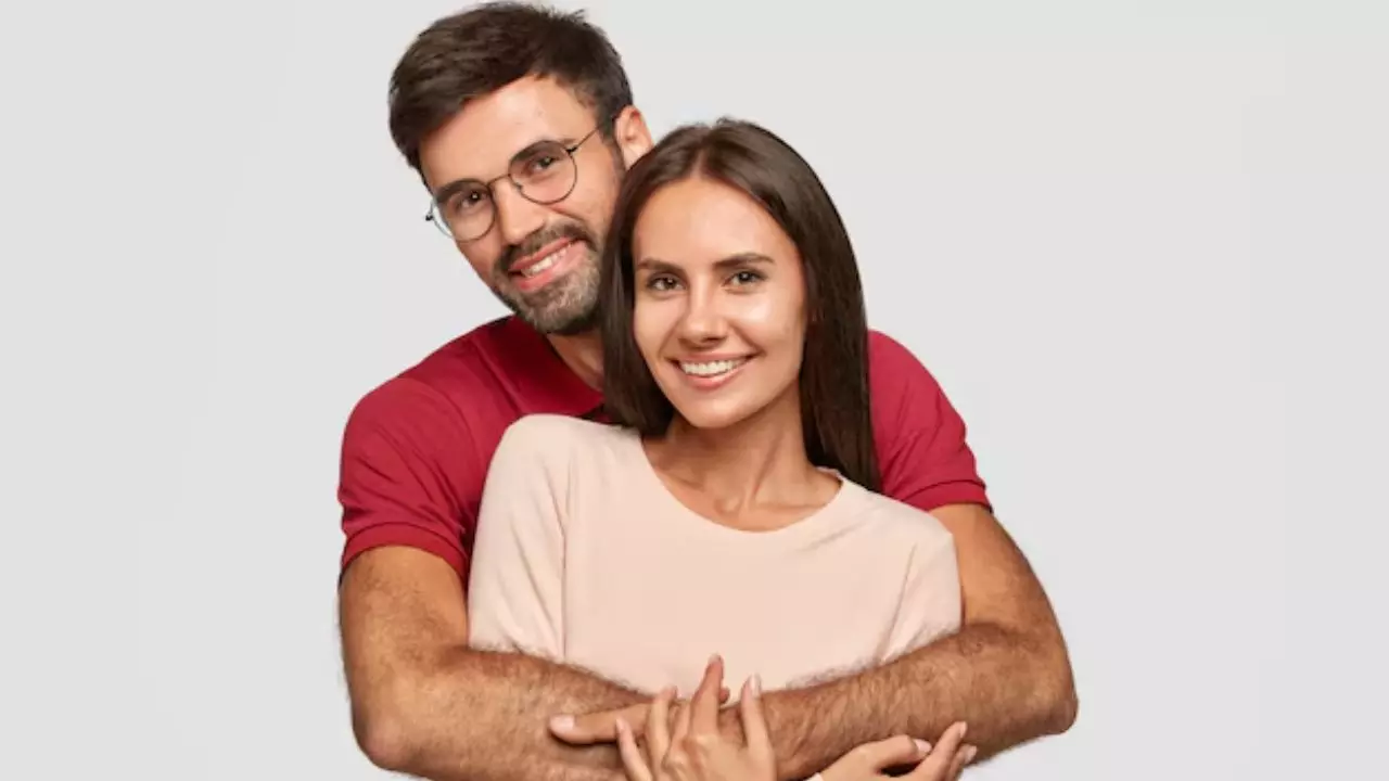 Relationship Tips: इजहार नहीं लेकिन प्यार बेशुमार! ये हैं कुछ इशारे, जो बताते हैं सामने वाले का हाल-ए-दिल Relationship Tips: इजहार नहीं लेकिन प्यार बेशुमार! ये हैं कुछ इशारे, जो बताते हैं सामने वाले का हाल-ए-दिल