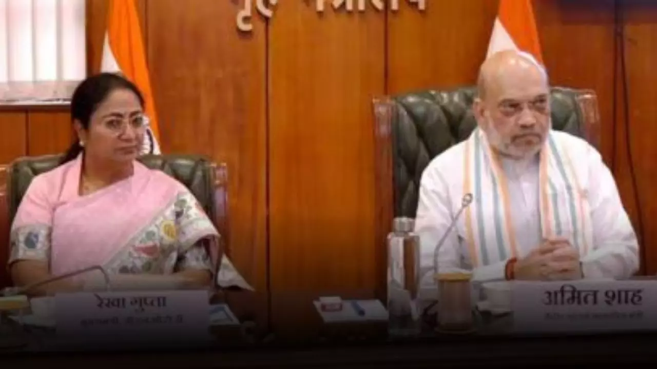 अवैध घुसपैठियों से लेकर दिल्ली पुलिस तक, रेखा सरकार को अमित शाह ने दिए चार निर्देश अवैध घुसपैठियों से लेकर दिल्ली पुलिस तक, रेखा सरकार को अमित शाह ने दिए चार निर्देश