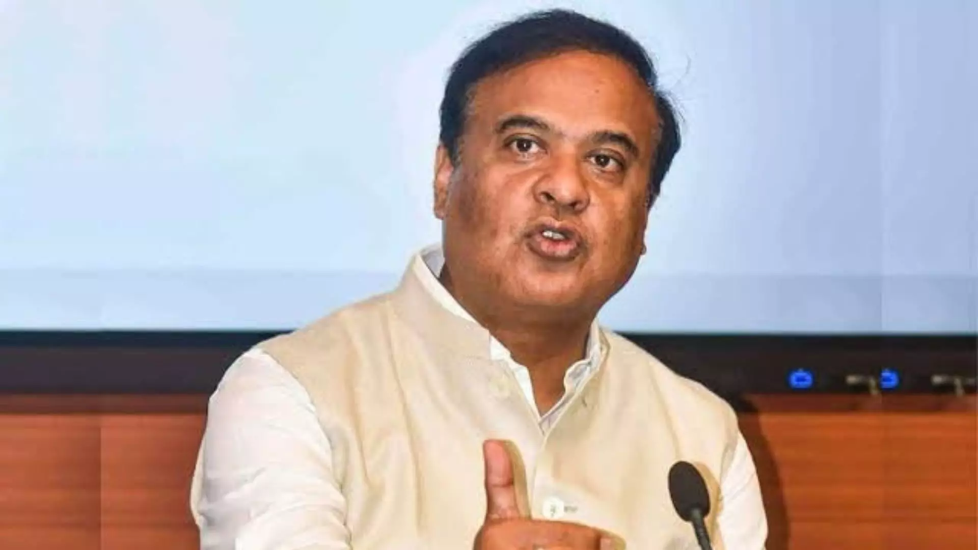 असम में इनवेस्टमेंट का अंबार, सीएम हिमंत बिस्वा ने बताया-क्या है उनका मास्टरप्लान असम में इनवेस्टमेंट का अंबार, सीएम हिमंत बिस्वा ने बताया-क्या है उनका मास्टरप्लान