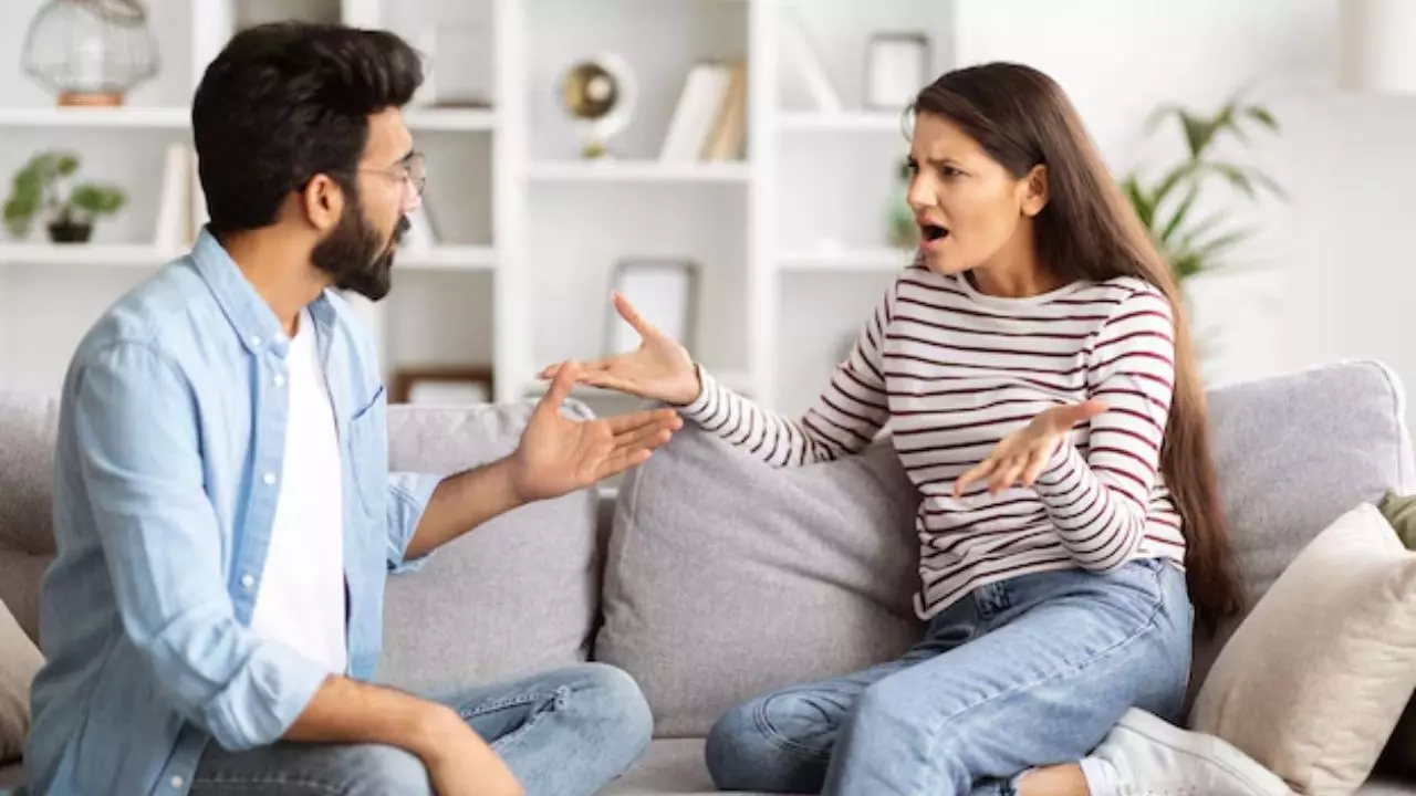 Relationship Tips: टॉक्सिक या टूरू लब? किसी भी रिश्ते में ये 5 Red Flags जरूर करें नोटिस Relationship Tips: टॉक्सिक या टूरू लब? किसी भी रिश्ते में ये 5 Red Flags जरूर करें नोटिस