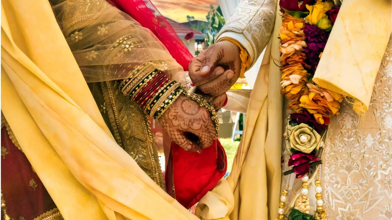 सूट-बूट पहनकर शादी में पहुंचा चोर... दूल्हन के गहने लेकर फरार हुआ 13 साल का बच्चा