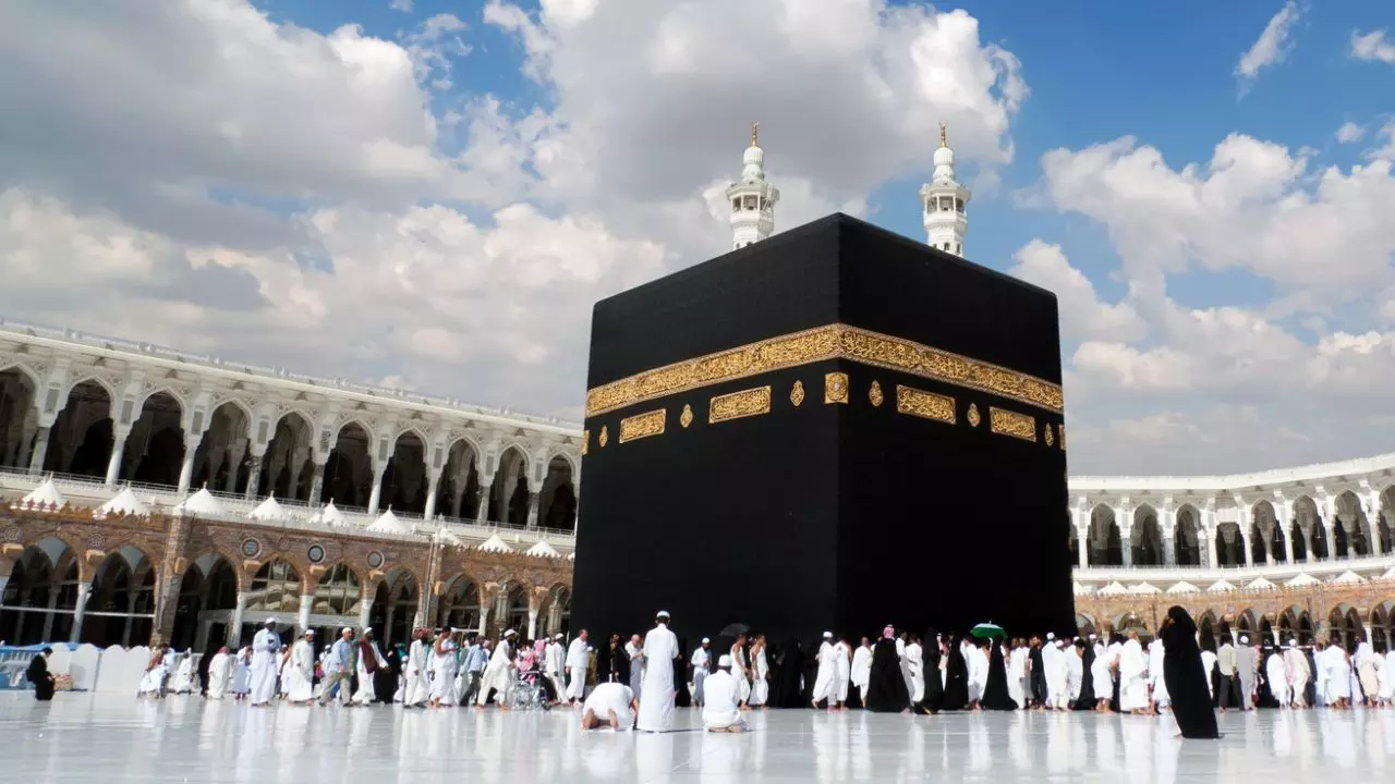 Ramadan 2025: क्यों उमराह पर होती है दुआ कुबूल? जानें इस दौरान क्यों पहना जाता है एहराम Ramadan 2025: क्यों उमराह पर होती है दुआ कुबूल? जानें इस दौरान क्यों पहना जाता है एहराम