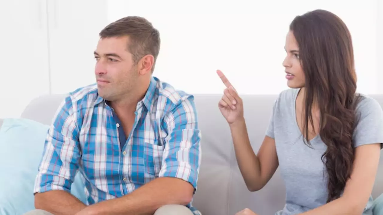 Relationship Tips: बात-बात पर झगड़ा कर रही है पत्नी, तो हो सकते हैं ये कारण