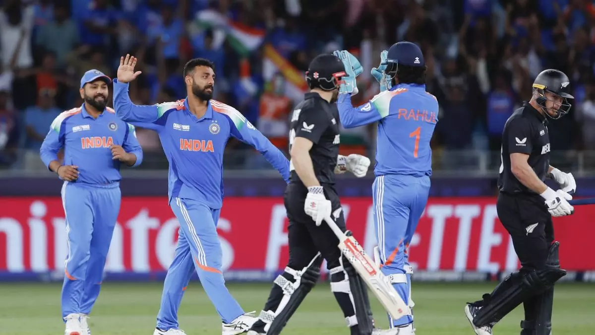 चैपियंस ट्रॉफी के डेब्यू मैच में ही मिस्ट्री स्पिनर ने तोड़ा शमी का रिकॉर्ड, ऐसा करने वाले बने भारत के पहले गेंदबाज चैपियंस ट्रॉफी के डेब्यू मैच में ही मिस्ट्री स्पिनर ने तोड़ा शमी का रिकॉर्ड, ऐसा करने वाले बने भारत के पहले गेंदबाज