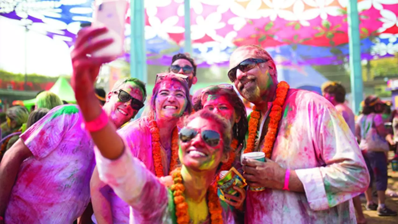 Holi 2025: क्यों खास है अलीगढ़ में टेसू के फूल वाली होली? इस साल कब बिखरेगा ब्रज में इसका रंग Holi 2025: क्यों खास है अलीगढ़ में टेसू के फूल वाली होली? इस साल कब बिखरेगा ब्रज में इसका रंग