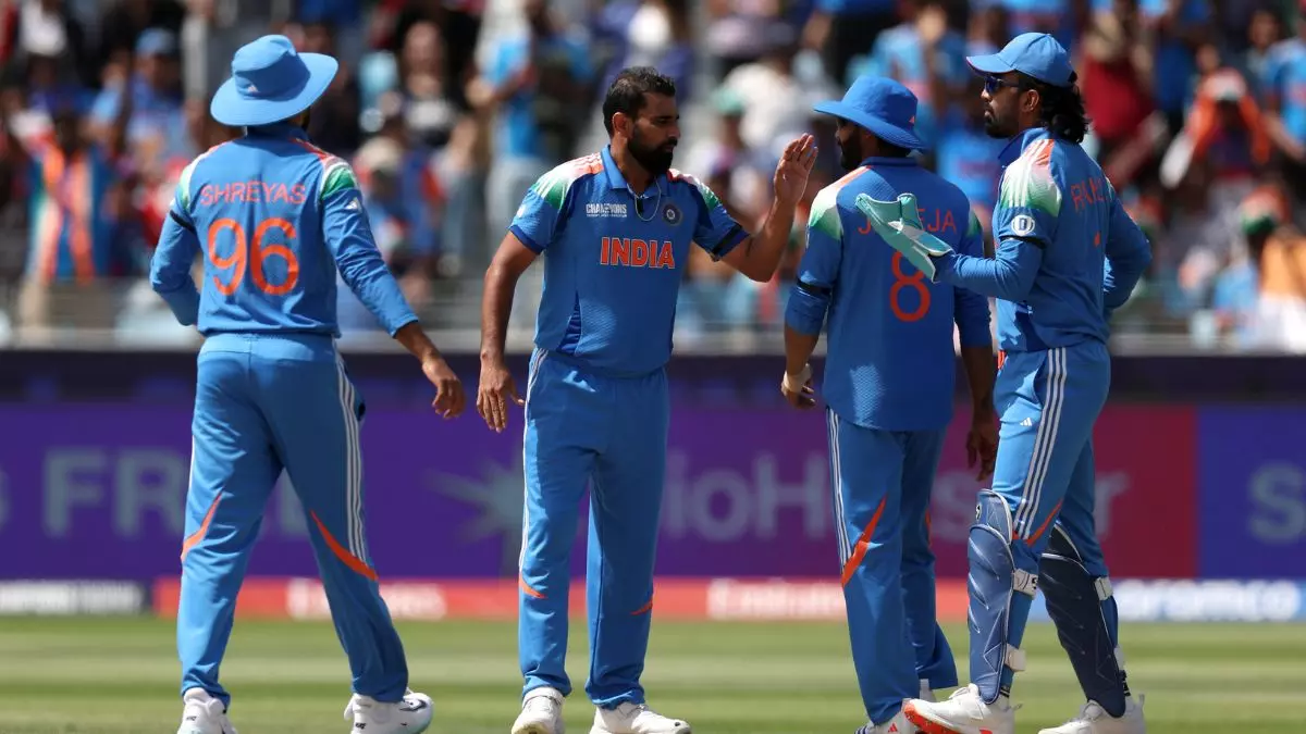 ऑस्ट्रेलिया के खिलाफ बांह पर काली पट्टी बांधकर क्यों खेलने उतरे भारतीय टीम के खिलाड़ी? ऑस्ट्रेलिया के खिलाफ बांह पर काली पट्टी बांधकर क्यों खेलने उतरे भारतीय टीम के खिलाड़ी?