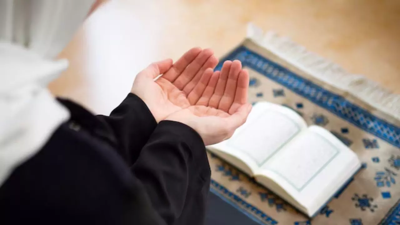 Ramadan 2025: क्यों खास मानी जाती है तहज्जुद की नमाज, क्या इसे पढ़ने से मिलती है अल्लाह की रहमत? Ramadan 2025: क्यों खास मानी जाती है तहज्जुद की नमाज, क्या इसे पढ़ने से मिलती है अल्लाह की रहमत?