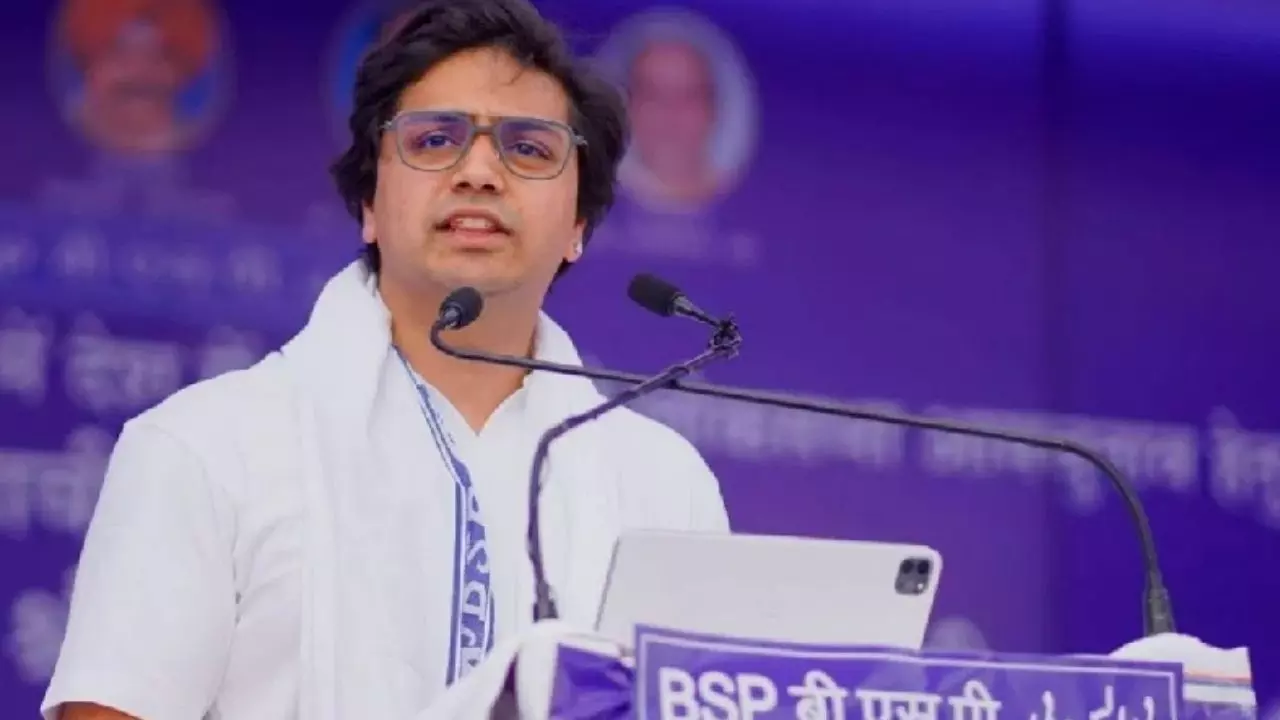 BSP से OUT होने के बाद आकाश आनंद को क्यों मिलने लगे ऑफर पर ऑफर, क्या इस पार्टी में होंगे शामिल? BSP से OUT होने के बाद आकाश आनंद को क्यों मिलने लगे ऑफर पर ऑफर, क्या इस पार्टी में होंगे शामिल?