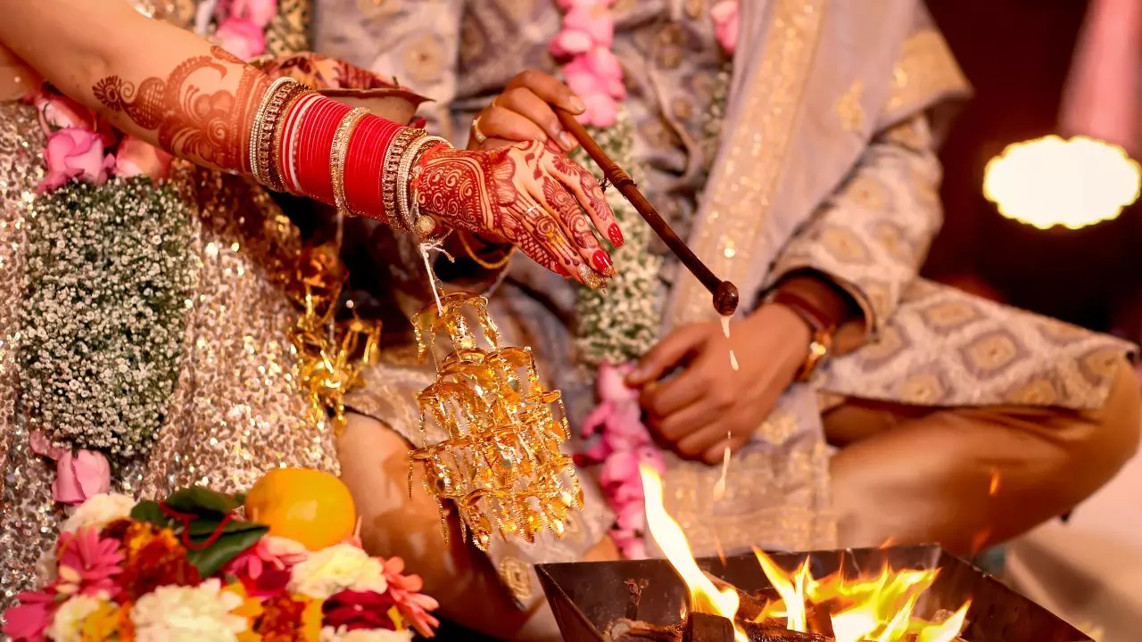 सुहागरात के अगले ही दिन मां बनी दुल्हन, लड़की के पिता का दावा-शादी से पहले मिलते थे दोनों