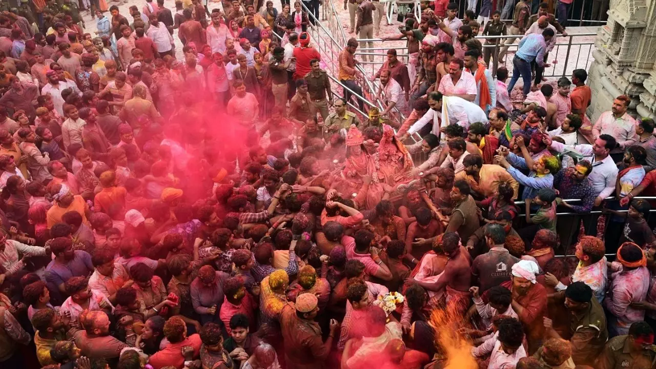 Holi 2025: ब्रज के अलावा पुष्कर की होली क्यों होती है खास? देश-विदेश से लोगों का लगता है जमावड़ा