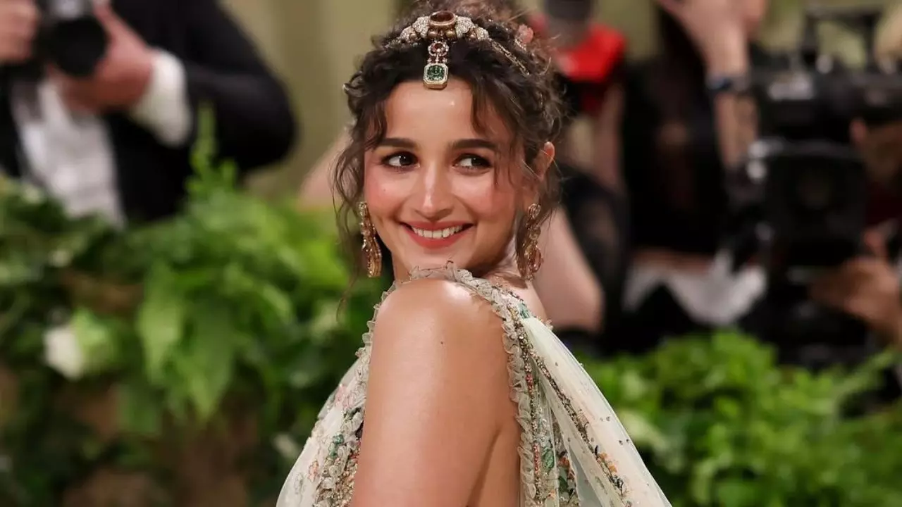 बिन ब्याही मां बन चुकी हैं बॉलीवुड की ये हिट एक्ट्रेस, आज है करोड़ों में नेटवर्थ