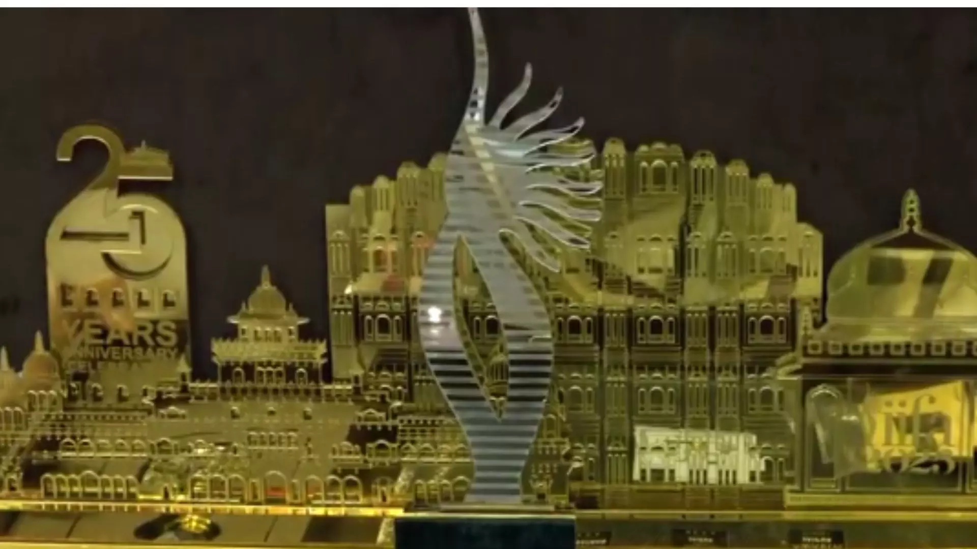 बाड़मेरी कपड़े और राजस्थानी कला से बना IIFA 2025 का इनविटेशन बॉक्स, जानें इसके अंदर क्या है खास