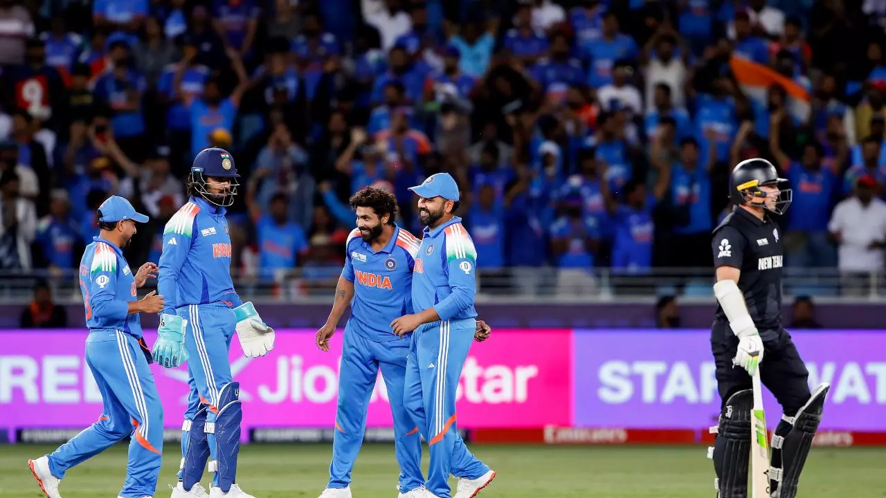 दुबई में अजेय रही है टीम इंडिया, क्या न्यूजीलैंड से ले पाएगी साल 2000 की हार का बदला? दुबई में अजेय रही है टीम इंडिया, क्या न्यूजीलैंड से ले पाएगी साल 2000 की हार का बदला?