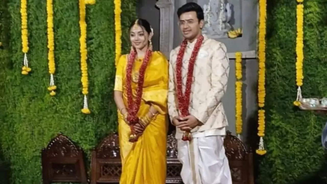 शादी के बंधन में बंधे बीजेपी सांसद तेजस्वी सूर्या, जानें कौन है पत्नी शिवश्री स्कंदप्रसाद शादी के बंधन में बंधे बीजेपी सांसद तेजस्वी सूर्या, जानें कौन है पत्नी शिवश्री स्कंदप्रसाद